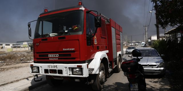 Φωτιά στον Ασπρόπυργο – Επιχειρούν ισχυρές δυνάμεις