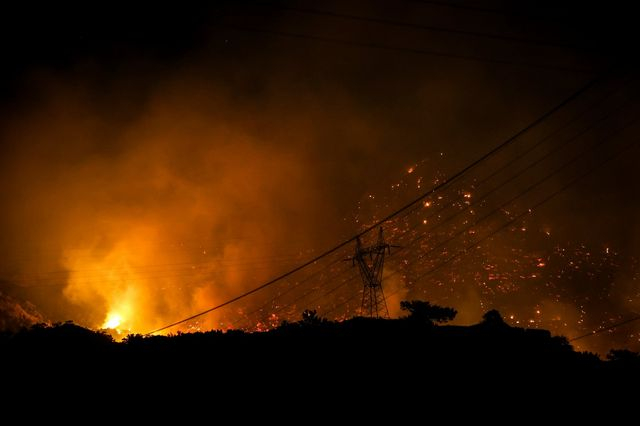 Ολονύχτια μάχη με τις φλόγες στο Λασίθι