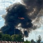 ΦΩΤΙΑ ΣΤΗΝ ΒΙΟΜΗΧΑΝΙΚΗ ΠΕΡΙΟΧΗ ΤΗΣ ΣΙΝΔΟΥ ΣΤΗΝ ΔΥΤΙΚΗ ΘΕΣΣΑΛΟΝΙΚΗ ΣΕ ΥΠΑΙΘΡΙΟ ΧΩΡΟ ΕΤΑΙΡΙΑΣ ΑΝΑΚΥΚΛΩΣΗΣ ΚΑΙ ΑΠΟΒΛΗΤΩΝ
