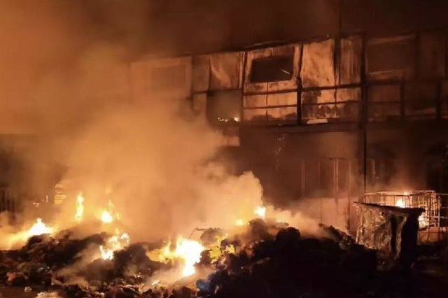 Φωτιά σε επιχείρηση ανακύκλωσης στη Μυτιλήνη – Μήνυμα από το 112