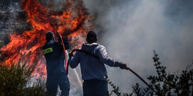 Υπό έλεγχο η φωτιά στον Μαραθώνα