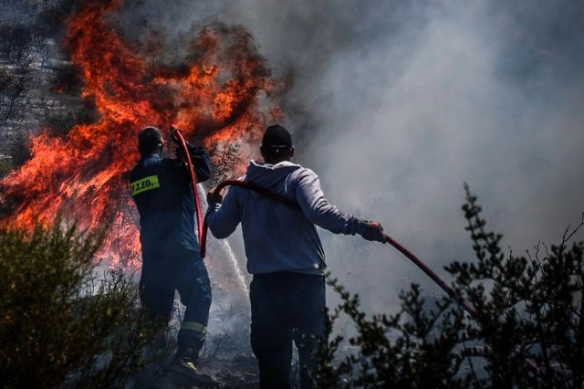 Υπό έλεγχο η φωτιά στον Μαραθώνα