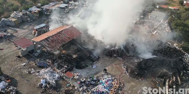 Μυτιλήνη: Καλύτερη η εικόνα στη φωτιά σε επιχείρηση ανακύκλωσης  – Αποπνικτική η ατμόσφαιρα