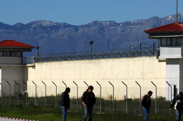 Φυλακές Τρικάλων: “Κρατούμενοι κοιμούνται στο πάτωμα”