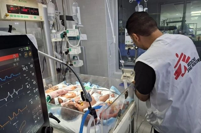 Πρόωρα μωρά δίνουν μάχη για τη ζωή τους στη βόρεια Γάζα