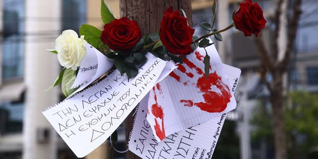 Γυναικοκτονία Γρίβα: Ο συνήγορος του δράστη πέταξε μπουκάλι μέσα στο δικαστήριο