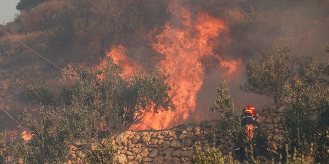 Νέες εκκενώσεις στο Λασίθι – Μάχη με τις φλόγες σε τρία μέτωπα