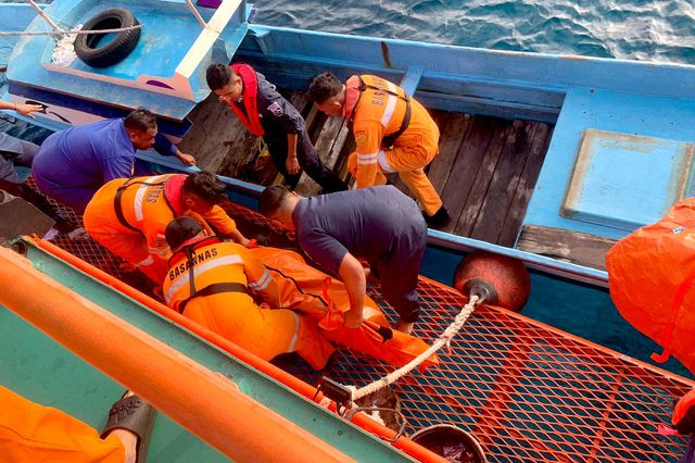 Ινδονησία: Πέντε νεκροί από φωτιά σε πλοίο – 300 άτομα διασώθηκαν
