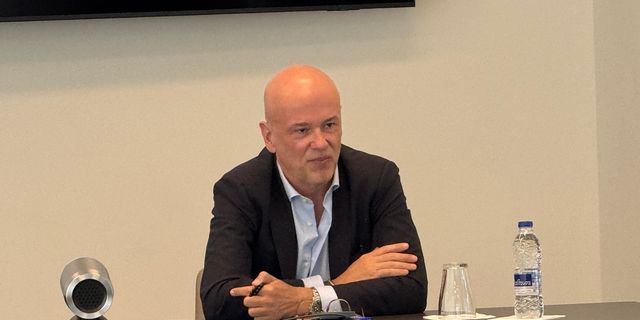 ΙΟΒΕ: Θετικοί οιωνοί για το ΑΕΠ και “καμπανάκια” για τις επενδύσεις