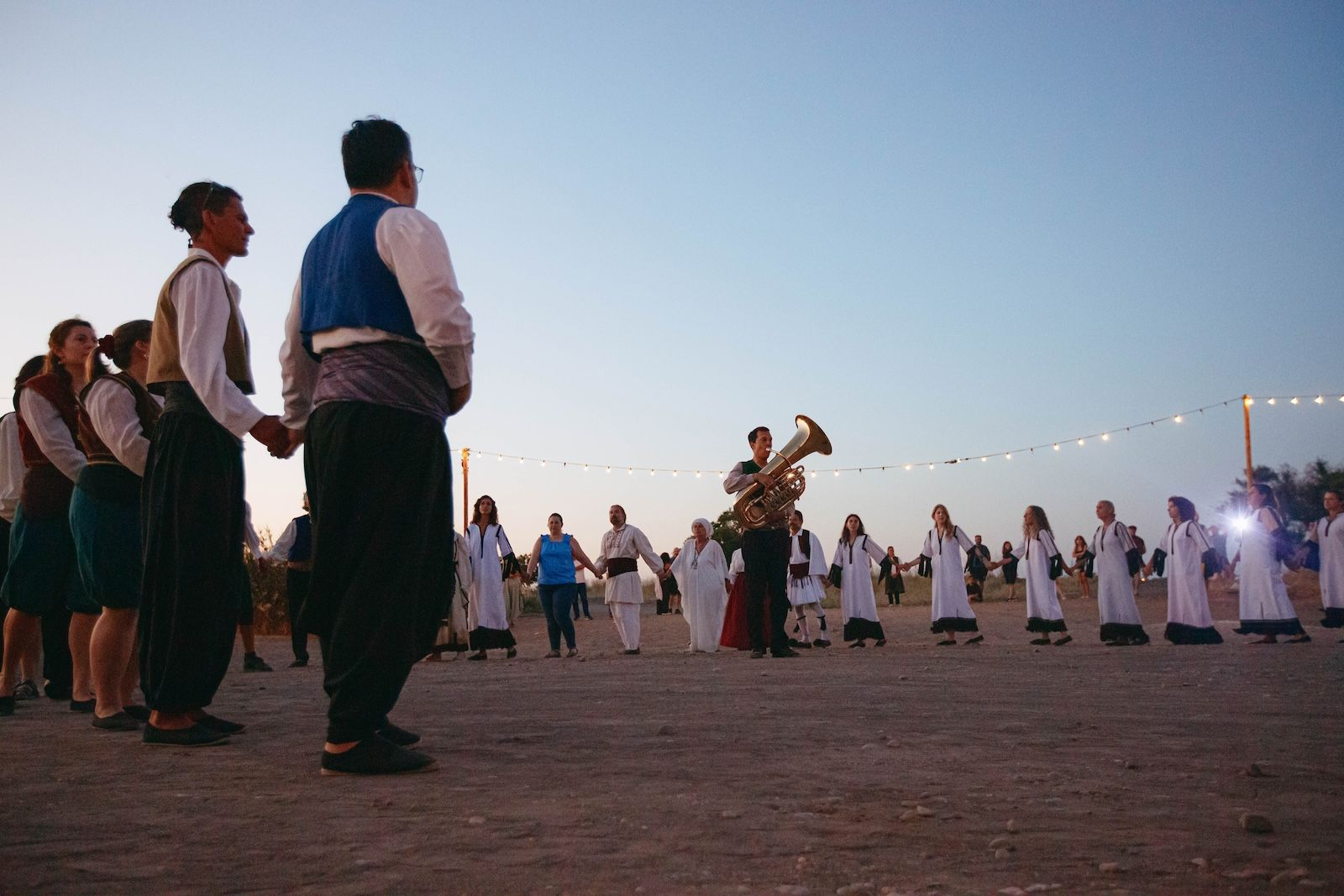 Γη των Κρίνων- Λυρική