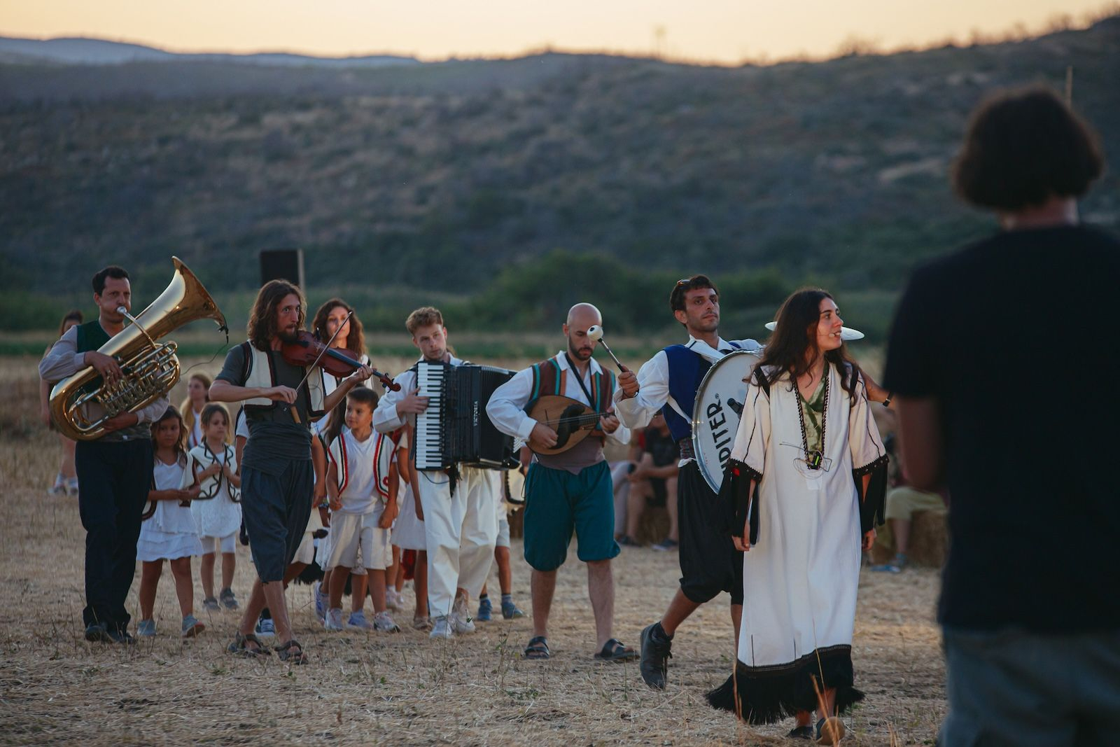 Γη των Κρίνων- Λυρική