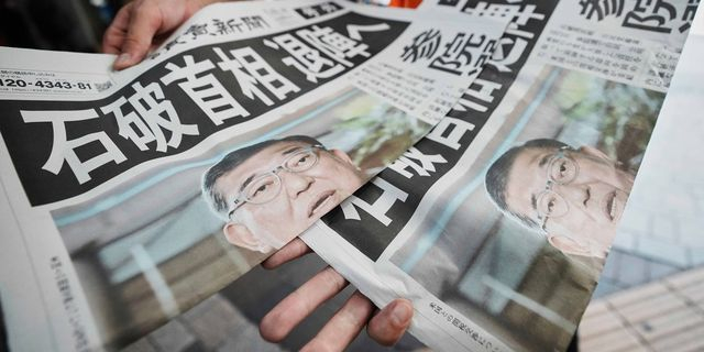 Η Ιαπωνική εφημερίδα Yomiuri Shimbun με πρωτοσέλιδο "Ο πρωθυπουργός Ισίμπα μπροστά στην παραίτηση"