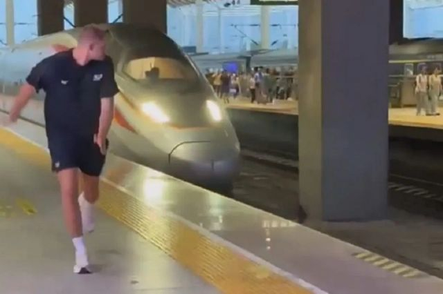 Επικός Γιόκιτς στην Κίνα: “Αναμετρήθηκε” με τρένο υψηλής ταχύτητας – Βίντεο