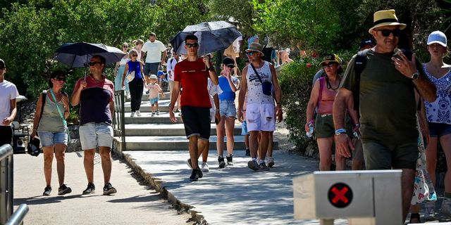 Συνεχίζεται η επέλαση του καύσωνα – Πού θα χτυπήσει “κόκκινο” ο υδράργυρος