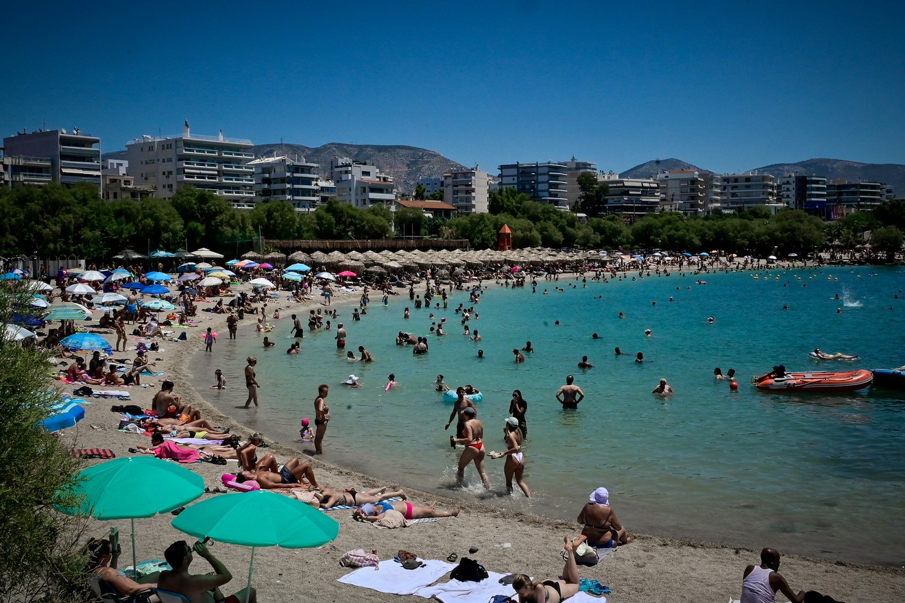 Επιμένει η έντονη ζέστη και ενισχύονται οι άνεμοι – Πού θα “χτυπήσουν” 40άρια