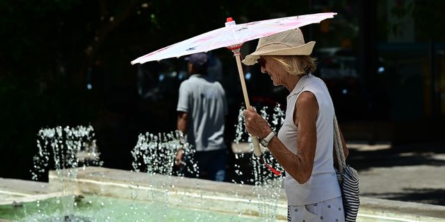 Καιρός: Ο καύσωνας συνεχίζεται, μένουν χαμηλά οι άνεμοι