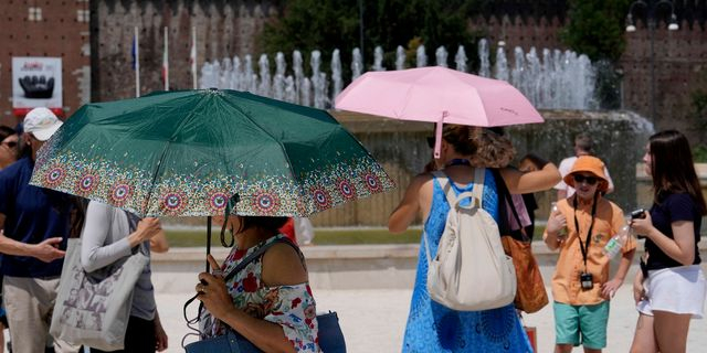Καύσωνας και φωτιές σαρώνουν τα Βαλκάνια