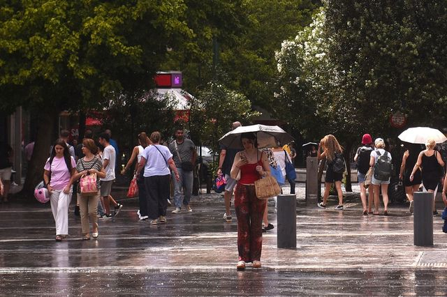 Ισχυρή καταιγίδα στην Αττική μετά τον καύσωνα – Πώς θα εξελιχθούν τα φαινόμενα