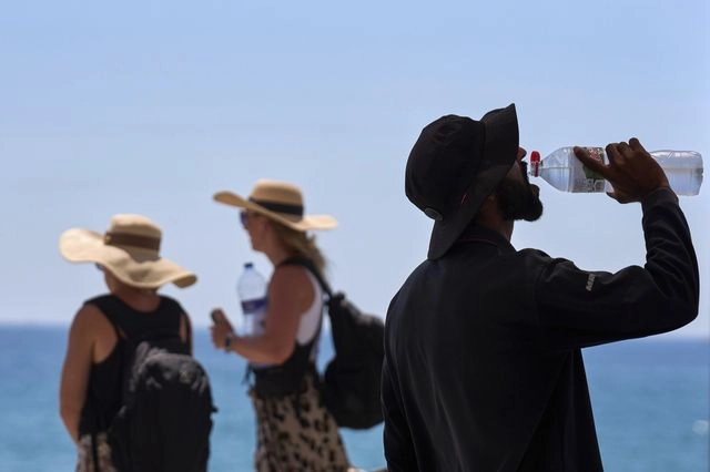 Φονικός καύσωνας “χτυπά” την Ευρώπη – Τουλάχιστον 8 νεκροί