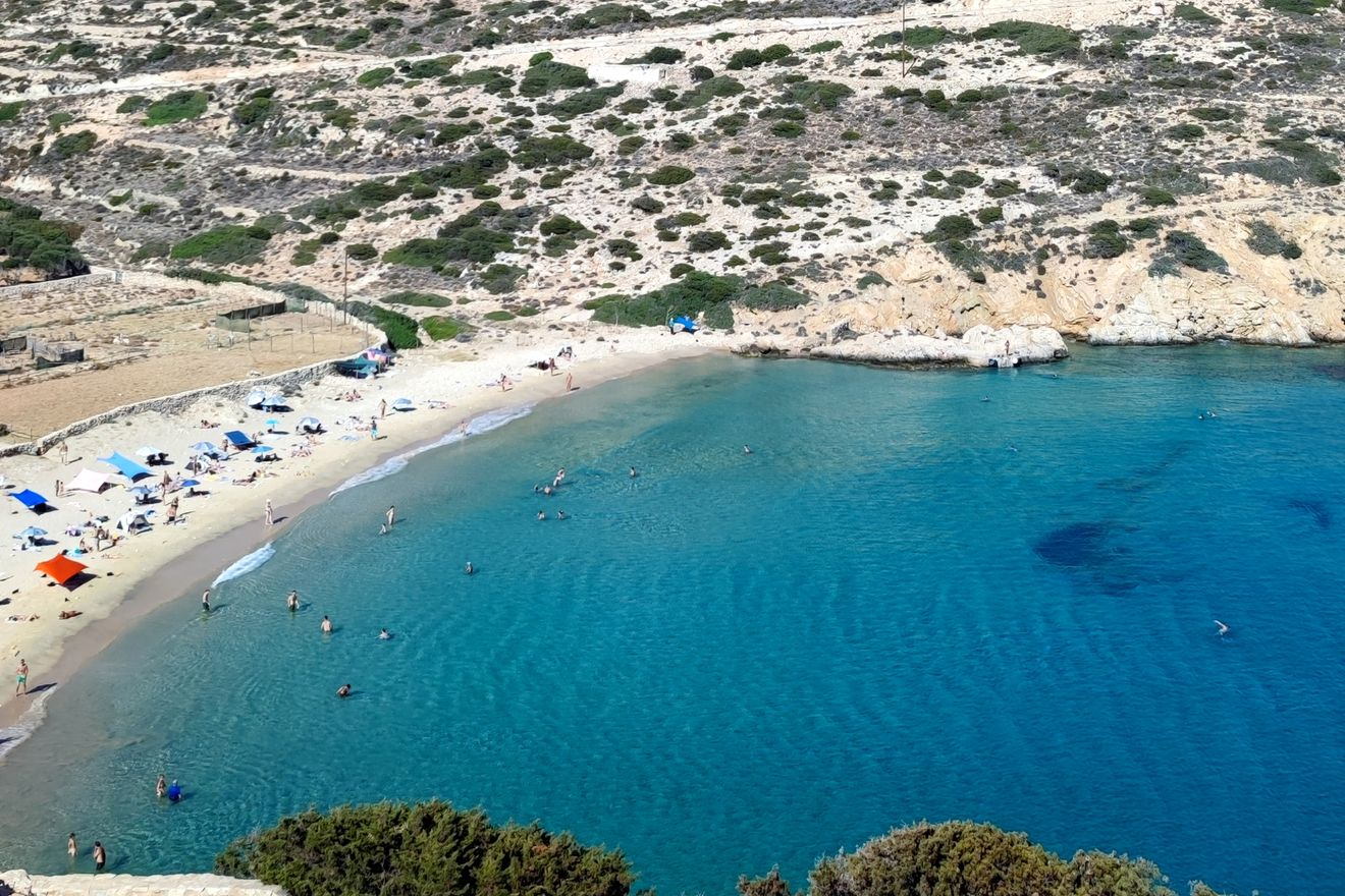 Η παραλία του Κέδρου στη Δονούσα
