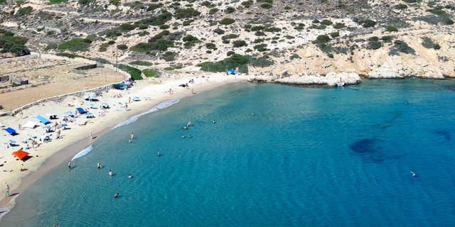 Η παραλία του Κέδρου στη Δονούσα