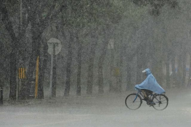 Κίνα: Τουλάχιστον 60 νεκροί από καταρρακτώδεις βροχές