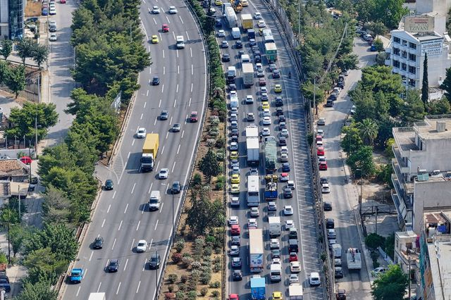 Κίνηση στους δρόμους: Καθυστερήσεις σε Κηφισό και Αττική Οδό – LIVE ΧΑΡΤΗΣ