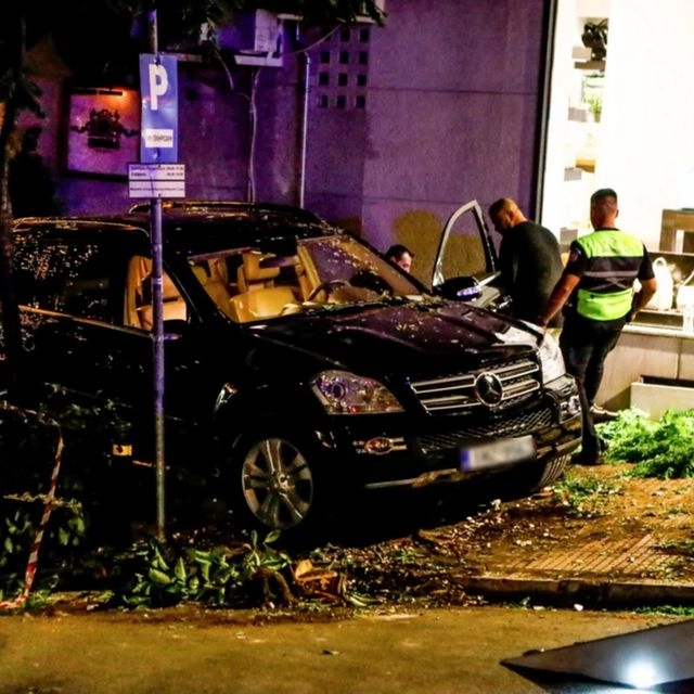 Αυτοκίνητο έπεσε σε κόσμο έξω από εστιατόριο στο Κολωνάκι