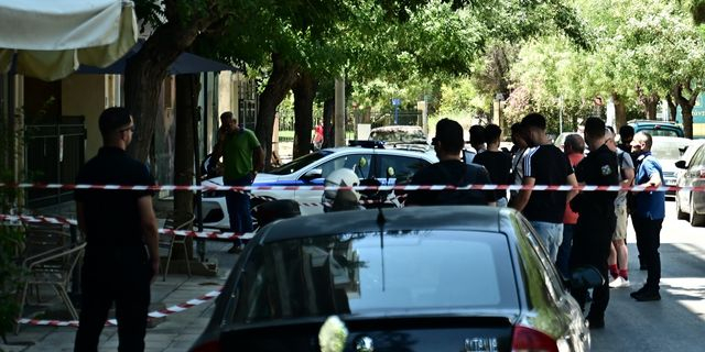 Πυροβολισμοί στον Κολωνό: “Τους έριξε στα πόδια κι έφυγε ανενόχλητος”