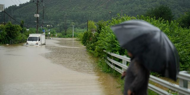 Νότια Κορέα: Δύο νεκροί, αγνοούμενοι και χιλιάδες εκτοπισμένοι από τις καταρρακτώδεις βροχές