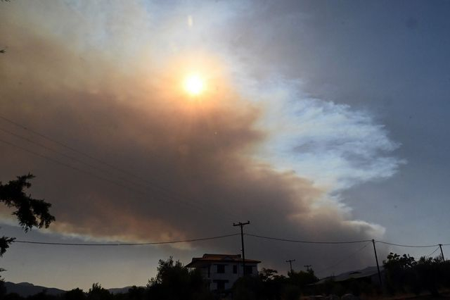 Φωτιά στον Φενεό Κορινθίας: Μήνυμα από το 112 – Εκκενώθηκε η Καστανιά