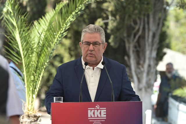 Το τελευταίο αντίο του Δημήτρη Κουτσούμπα στον Αμάρ Μπαγκντάς