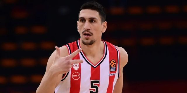 Ο Γιαννούλης Λαρεντζάκης παραμένει στον Ολυμπιακό