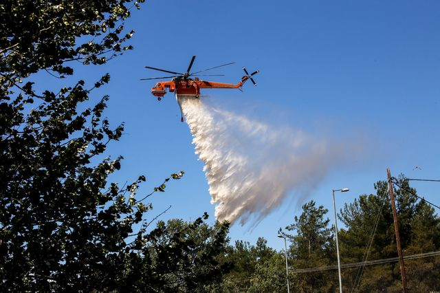Λάρισα: Mάχη με τις φλόγες στο όρος Κασιδιάρης στα Φάρσαλα – Ήχησε το 112