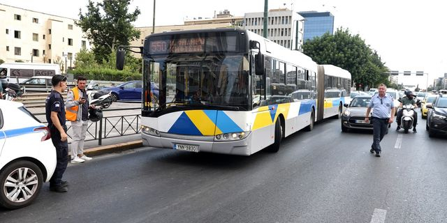 Συγγρού – Καλλιρρόης: Λεωφορείο συγκρούστηκε με ΙΧ – Έξι τραυματίες