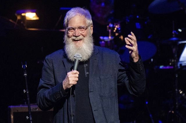 Ο David Letterman στηρίζει Colbert: “Δεν υπάρχει CBS χωρίς ανοησίες”