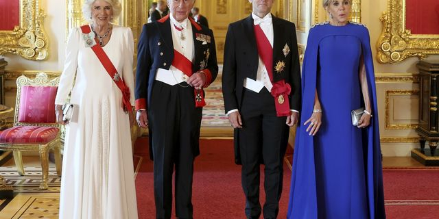 Το βασιλικό δείπνο του Καρόλου για τον Μακρόν – Έκλεψε τις εντυπώσεις η Κέιτ Μίντλετον