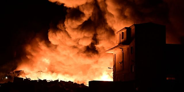 Πυρκαγιά σε εργοστάσιο πλαστικών στα Μέγαρα