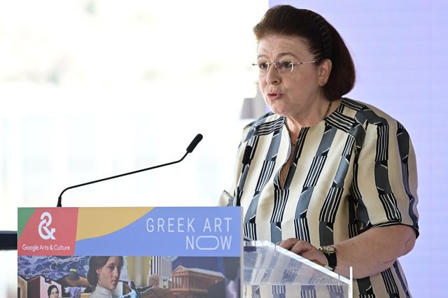 Η Λίνα Μενδώνη