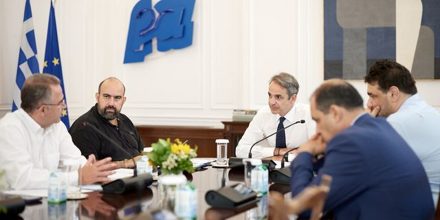 Συνάντηση Μητσοτάκη με τον Δήμαρχο Κυθήρων για την αποκατάσταση του νησιού
