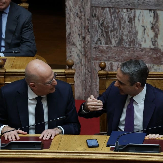 Η κυβέρνηση προβάλλει “πατριωτικό προφίλ” μέσω Κύπρου