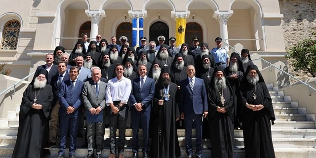Έφτασε στο Άγιο Όρος ο Κυριάκος Μητσοτάκης
