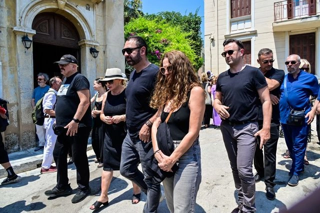 Το “Παρά Πέντε” αποχαιρέτησε τον Γεράσιμο Μιχελή – Συγκίνηση στο τελευταίο αντίο