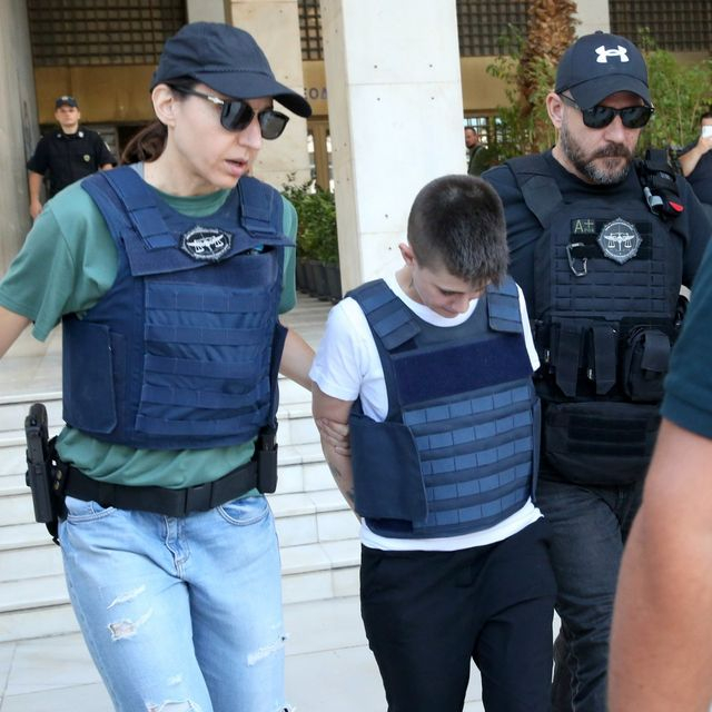 Στον ανακριτή η Μουρτζούκου – Έντονες αποδοκιμασίες έξω από το δικαστήριο