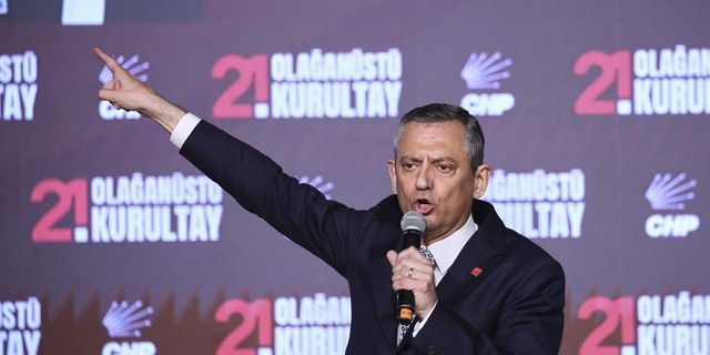 O επικεφαλής του CHP, Οζγκούρ Οζέλ