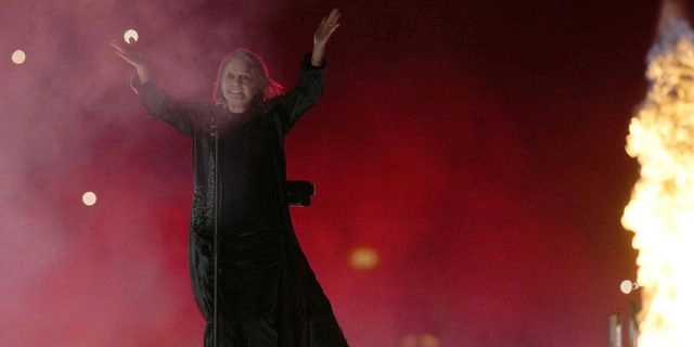 Φοβερή στιγμή: O Ozzy τραγουδάει το “Mama Ι’m coming home” και όλο το “Βίλα Παρκ” ξεσπά σε κλάματα