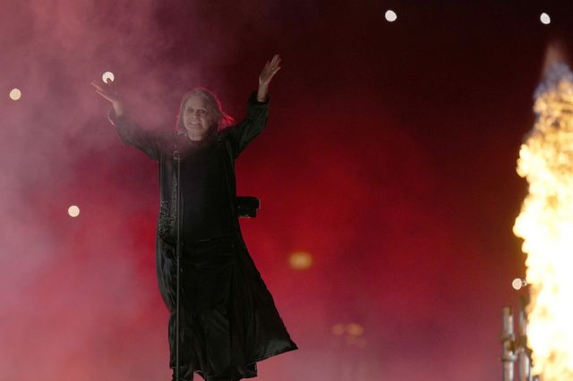 Φοβερή στιγμή: O Ozzy τραγουδάει το “Mama Ι’m coming home” και όλο το “Βίλα Παρκ” ξεσπά σε κλάματα