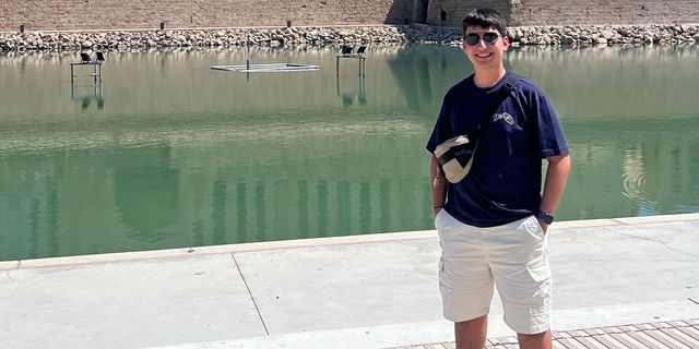 Πανελλήνιες 2025: Αρίστευσε στις εξετάσεις και εισάγεται τέταρτος στην Ιατρική Αθηνών