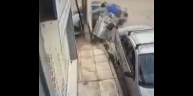 Σοκαριστικό βίντεο από την παράσυρση των ηλικιωμένων και του 9χρονου στο Ίλιον