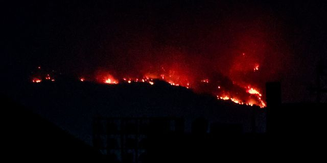 Υπό μερικό έλεγχο η φωτιά κοντά στο καταφύγιο Μπάφι στην Πάρνηθα